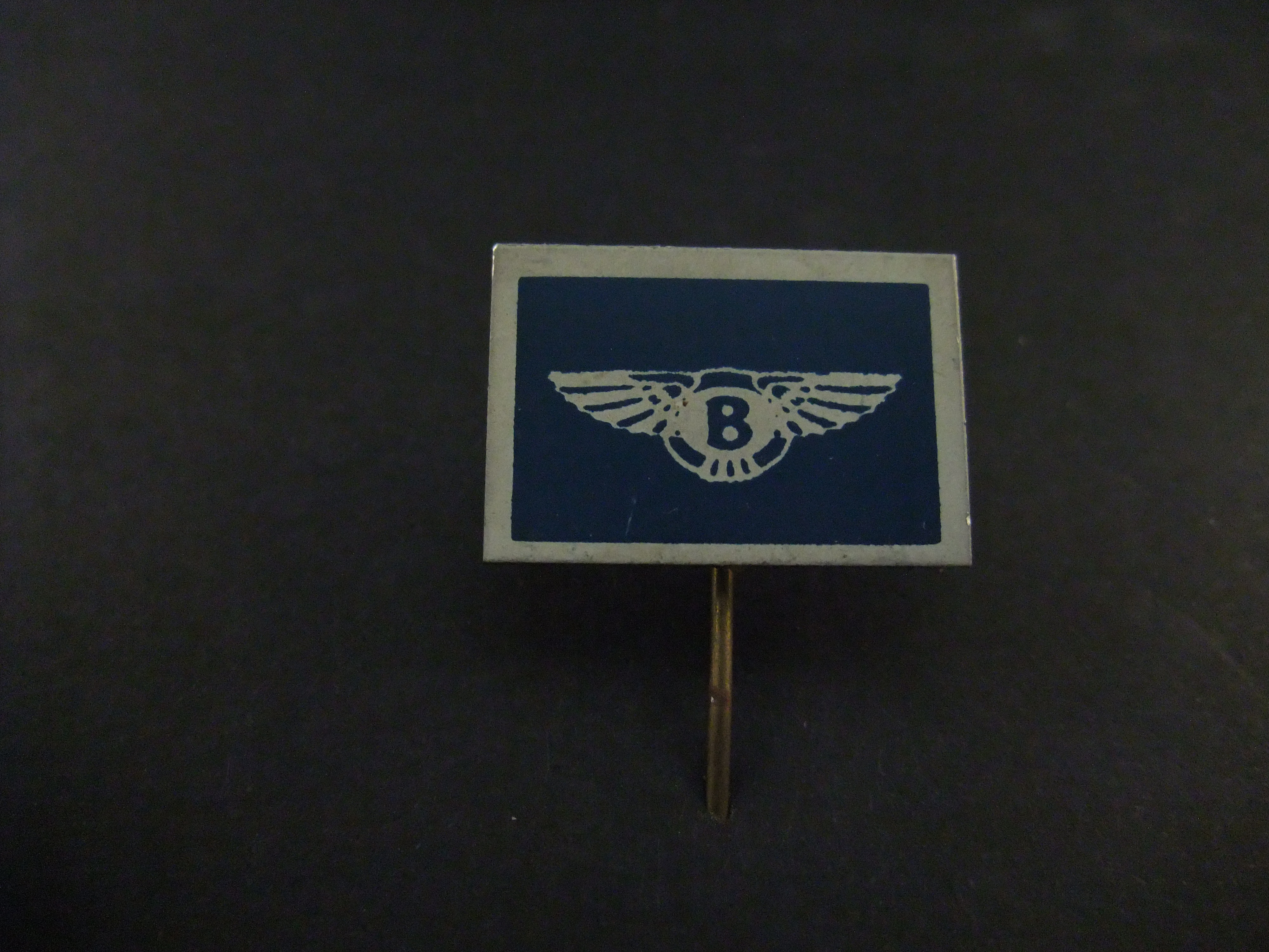 Bentley Britse fabrikant van luxueuze automobielen, logo blauw